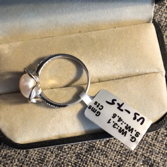 Silver Pearl Ring - Picture 8 of 8